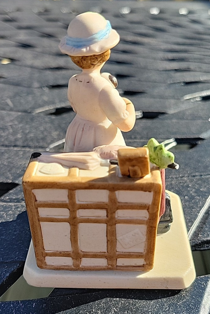 Vintage Norman Rockwell's VACATION'S OVER Figurine NRM Collections 1986