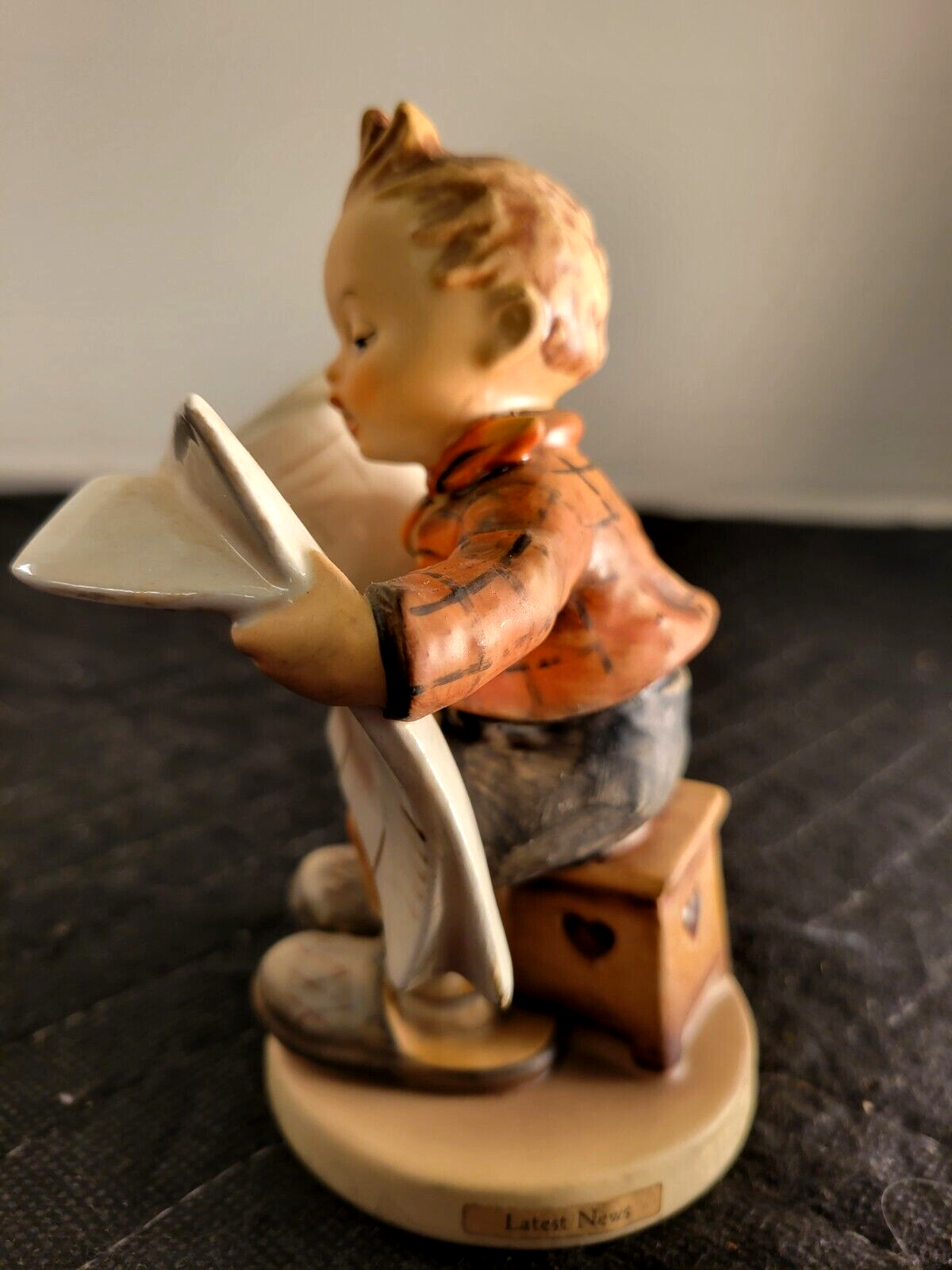 Vintage Hummel Goebel Figurine Latest News 184/27 TMK3 W Germany