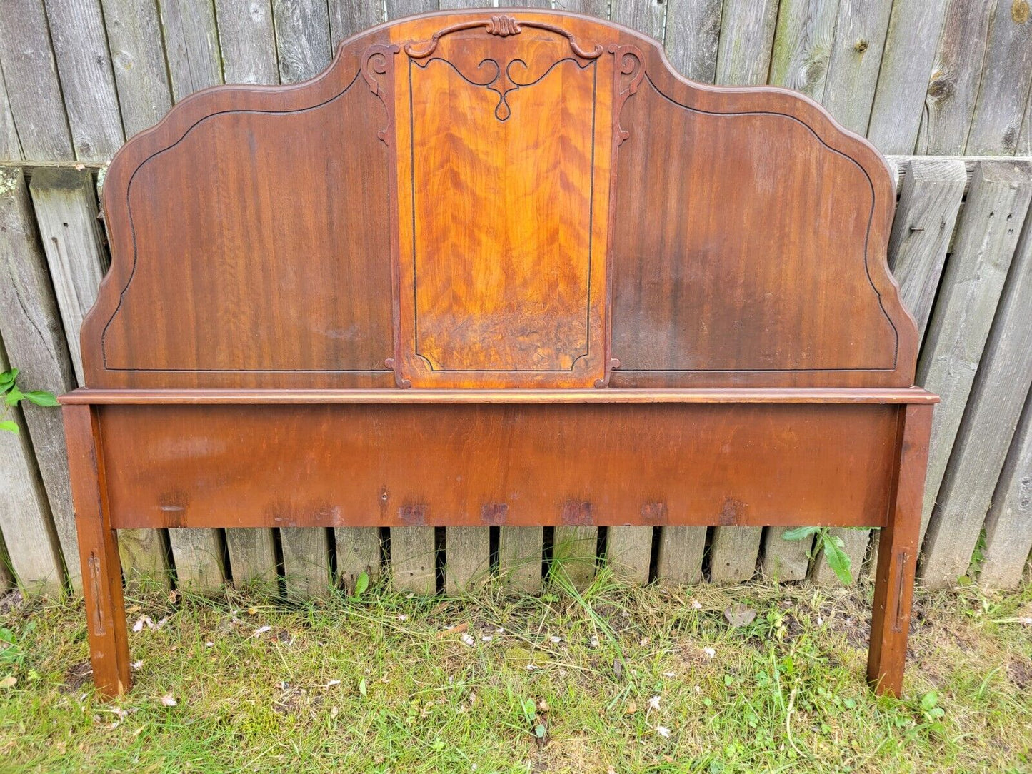Vintage Full Size Bed Frame Set in Dual Wood Tones Carvings