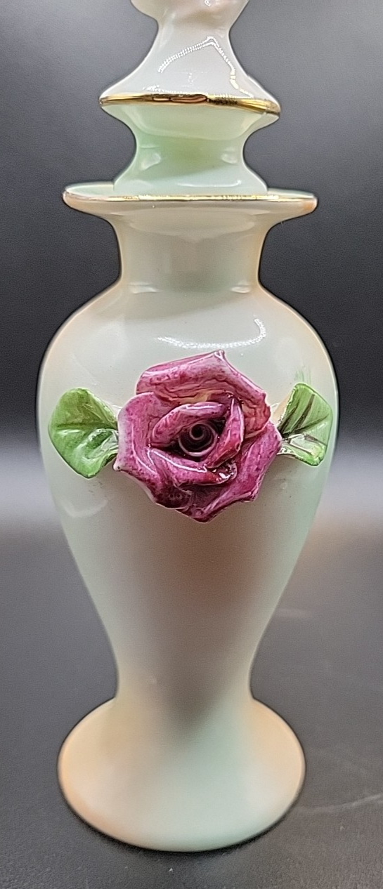 VINTAGE PAUL'S GIFTS PAIR VANITY PERFUME ESSENTIAL OIL PORCELAIN DECANTERS NOS