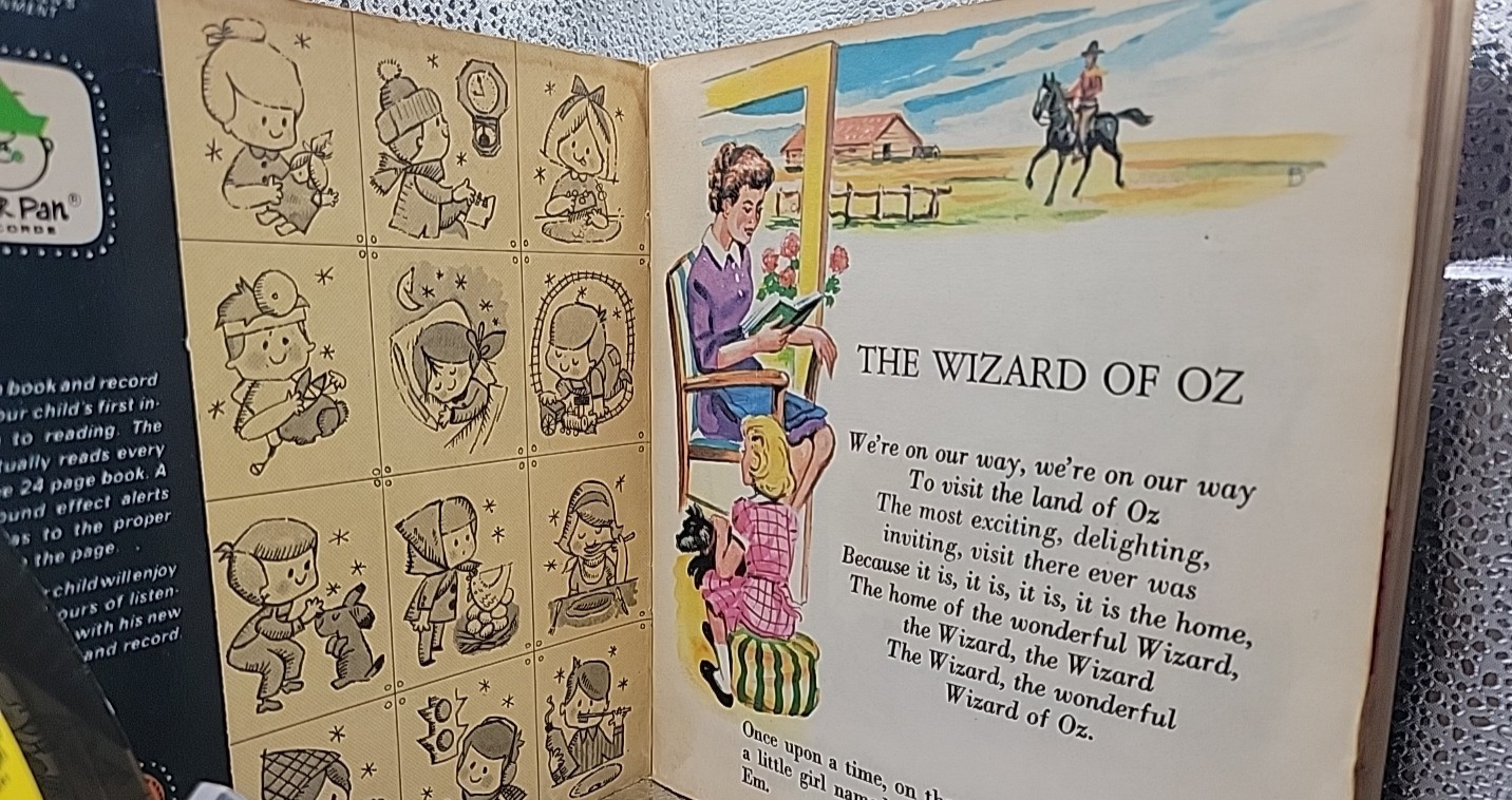 Book & Record 'The Wizard Of Oz' 1970's by Peter Pan Recs 45 RPM w Book