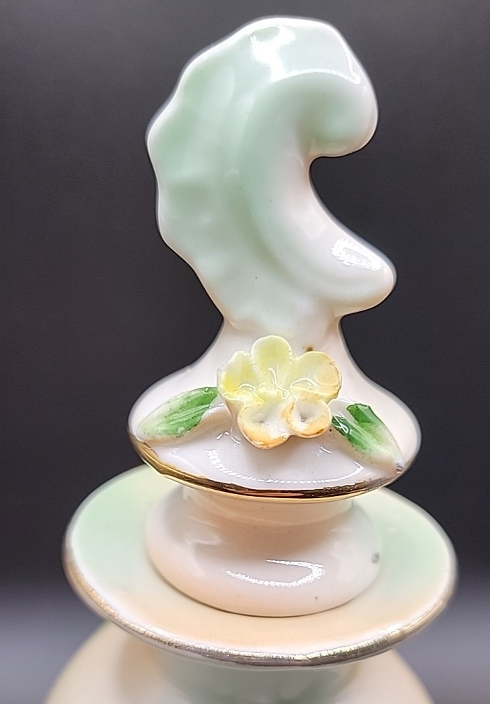 VINTAGE PAUL'S GIFTS PAIR VANITY PERFUME ESSENTIAL OIL PORCELAIN DECANTERS NOS