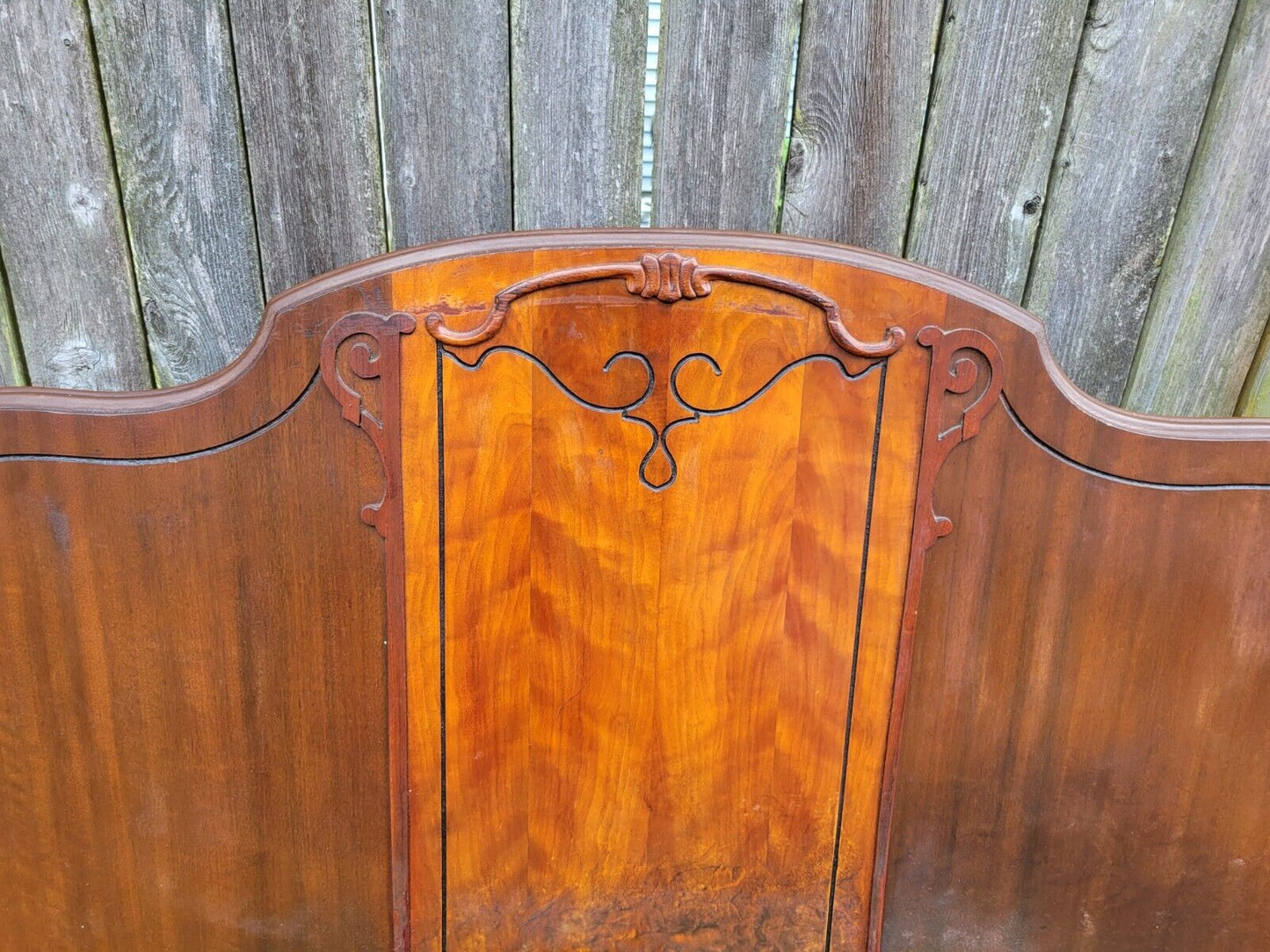 Vintage Full Size Bed Frame Set in Dual Wood Tones Carvings