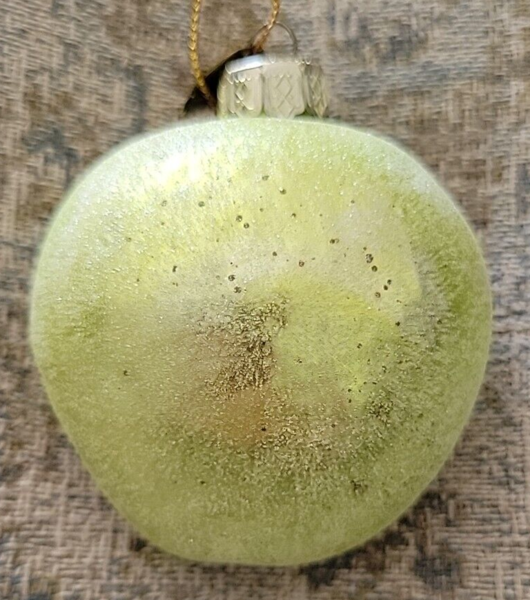 2001 Thomas Pacconi Classics, Tree Ornament Frosted Sliced Apple