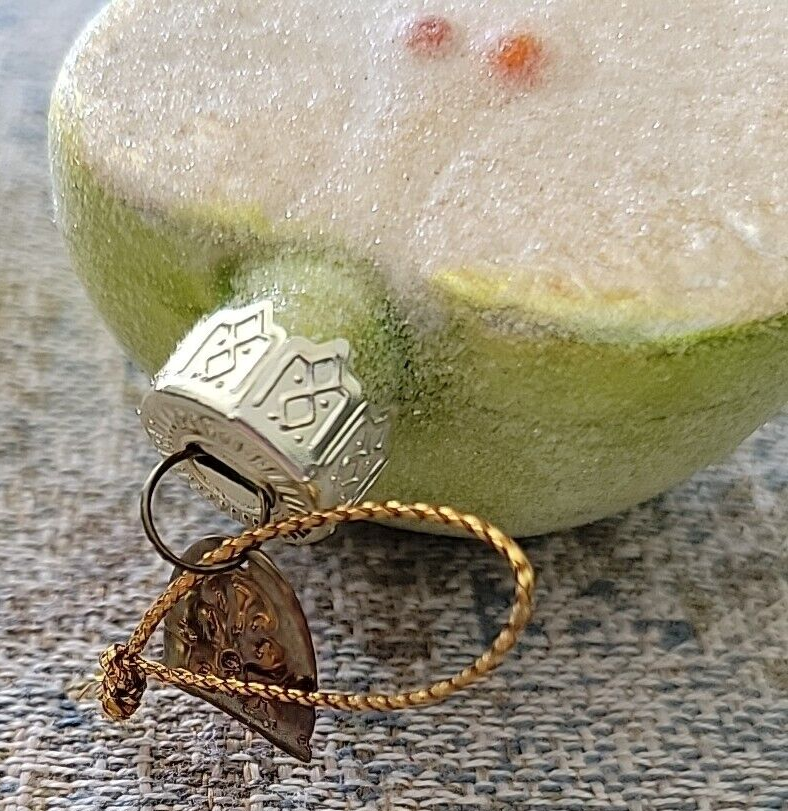2001 Thomas Pacconi Classics, Tree Ornament Frosted Sliced Apple