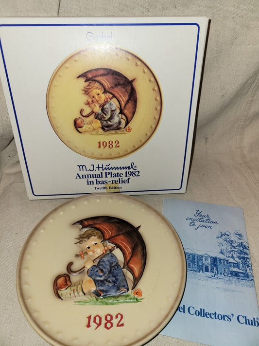 Vintage Hummel Goebel Plate Bas-Relief 1982 #275 Umbrella Girl Boxed NOS